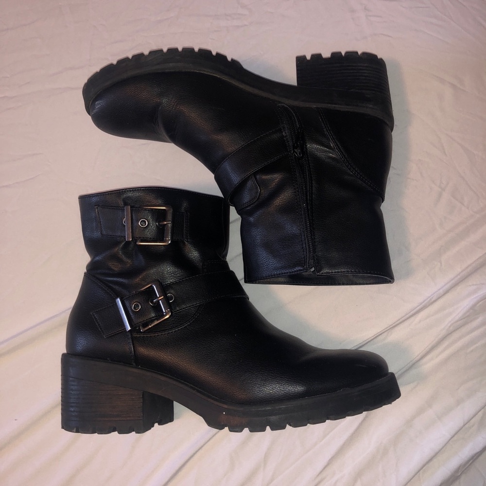Universal Thread boots